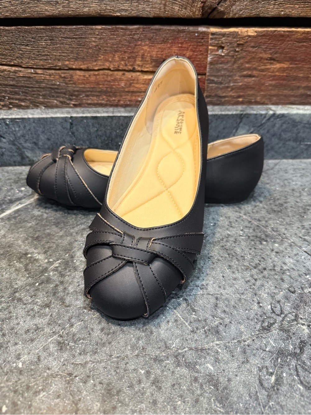 Women's Black Knotted Toe Ballet Flats with Padded Insole